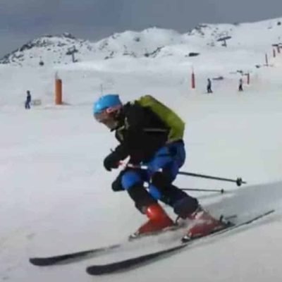 Christophe a eu un grave accident de ski qui ont abimé un de ses genoux. Grâce au Ski-Mojo, plus de douleur et retour du plaisir.